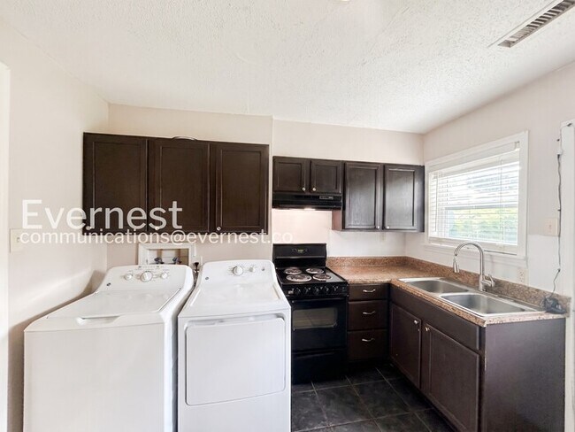 Foto del edificio - 2-Bed/1-Bath Home/Voucher Accepted/Available Now!