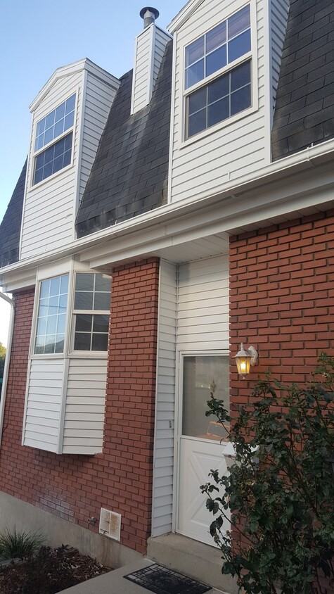 Foto principal - Sandy 3 Bed 2 1/2 Bath Town Home