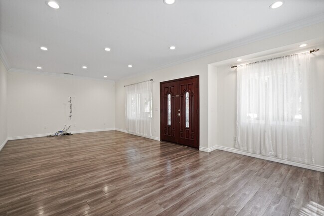 Building Photo - 5426 Lemon Grove Ave