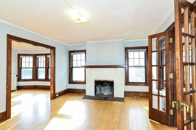 Building Photo - 509 6th St SE