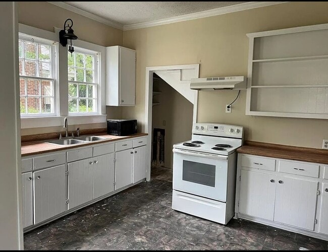 Building Photo - 921 W 2nd Ave