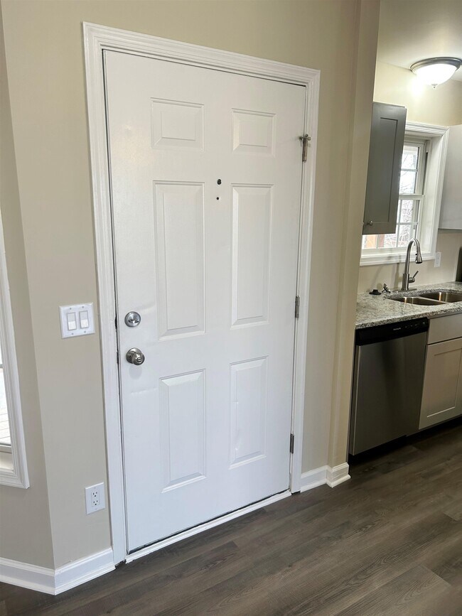 Building Photo - 1129 Robin Hood Ct
