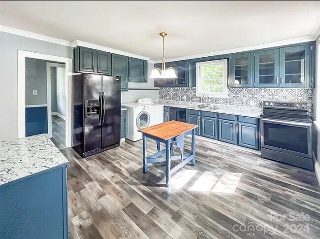 Building Photo - Single Family Home