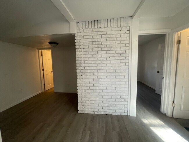 Foto del edificio - Remodeled 3 bedroom 2 full bath available now