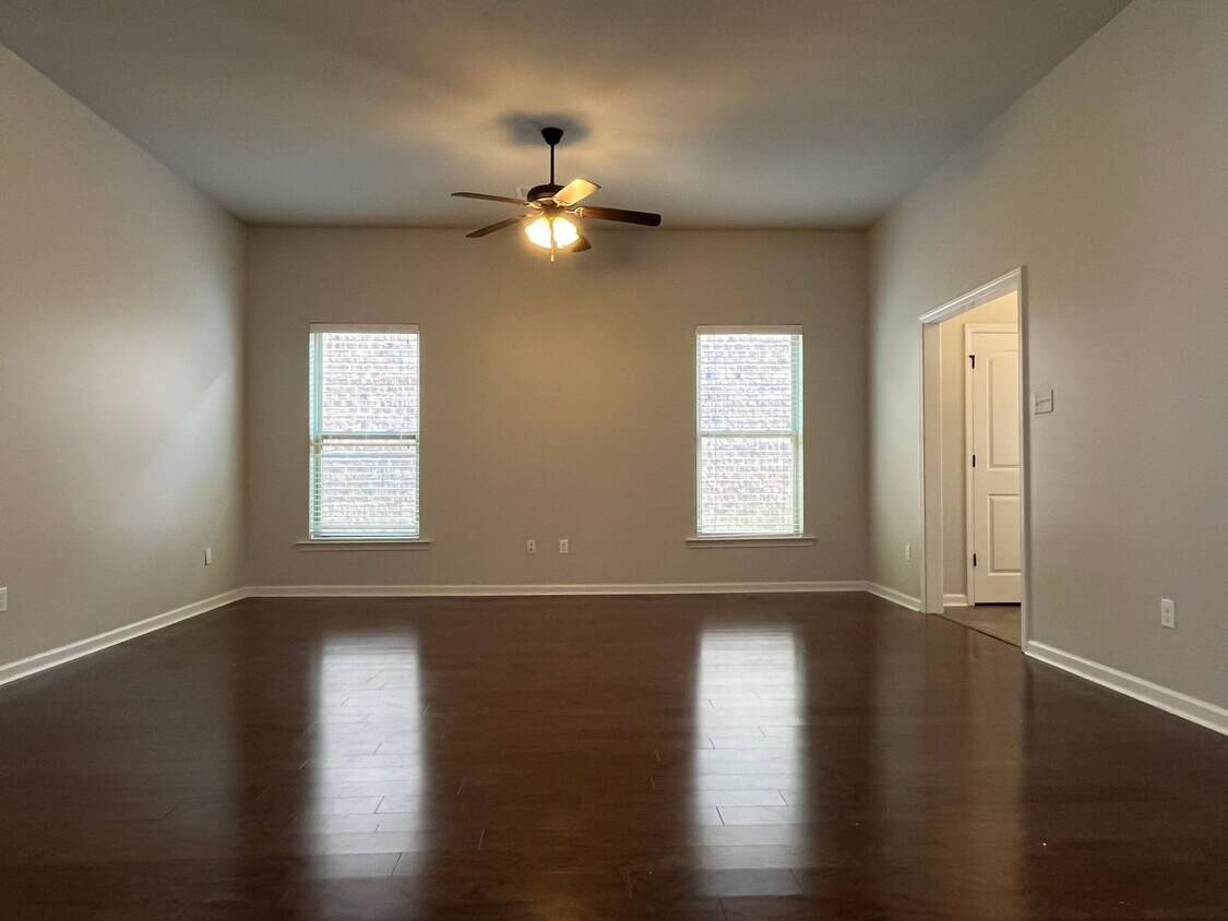 Building Photo - 3 bedroom in Ascension