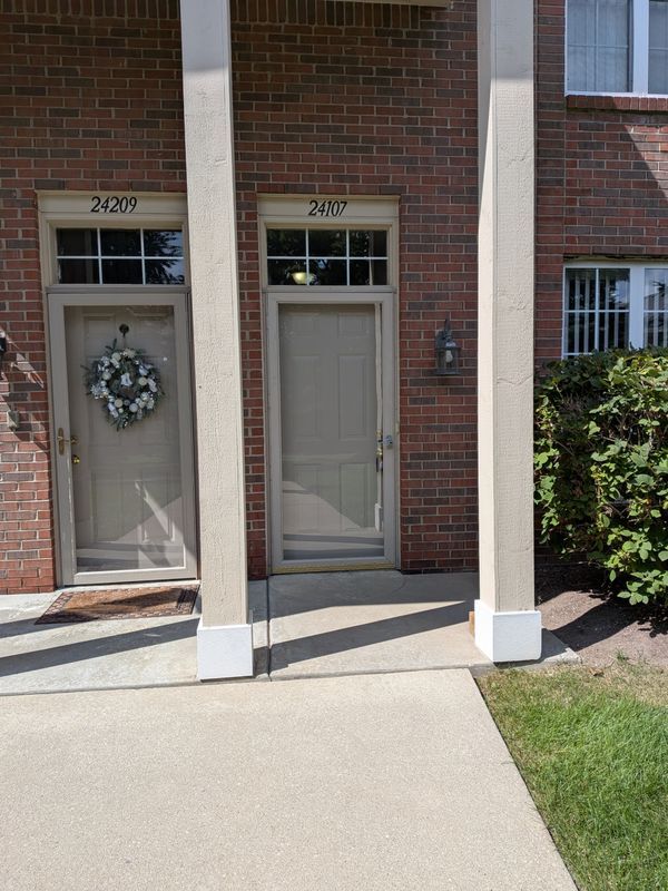 Building Photo - 24107 Chesapeake Cir