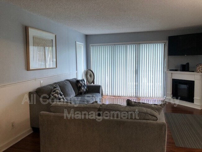 Foto del edificio - 1725 Pine Ridge Rd