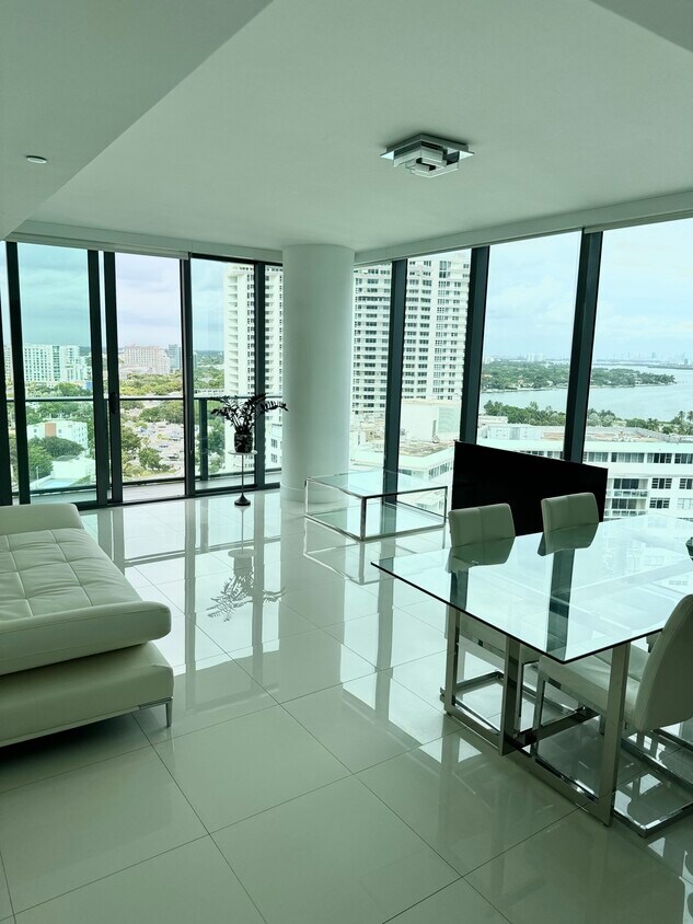 Foto del edificio - 650 NE 32nd St