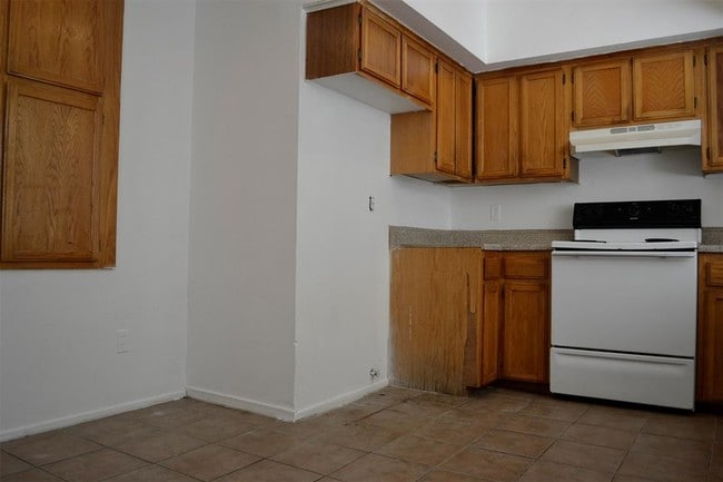 Building Photo - 8705 Village of Fondren Dr