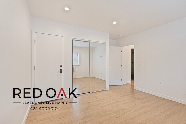 Foto del edificio - 3152 James M Wood Blvd