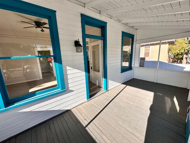 Building Photo - 2 Bedroom 1 Bathroom Located Downtown