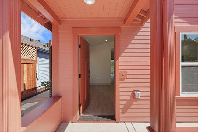 Foto del edificio - Beautifully Built 2/1 in North Oak Park Close to UC Davis + McGeorge Law School!