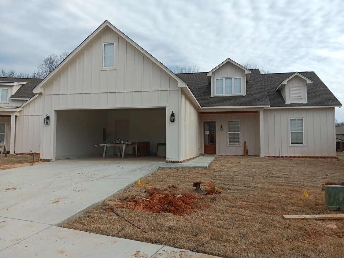 Foto principal - New Construction 3 Bed/2 Bath Meadows of S...