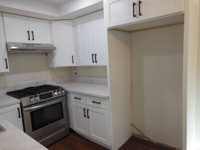 Building Photo - 8728 Cedros Ave