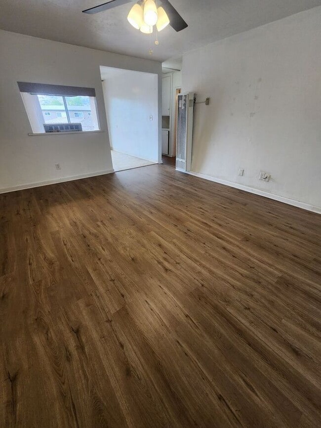 Building Photo - $1000 REBATE!SPACIOUS 2BR/1BA Unit with pr...