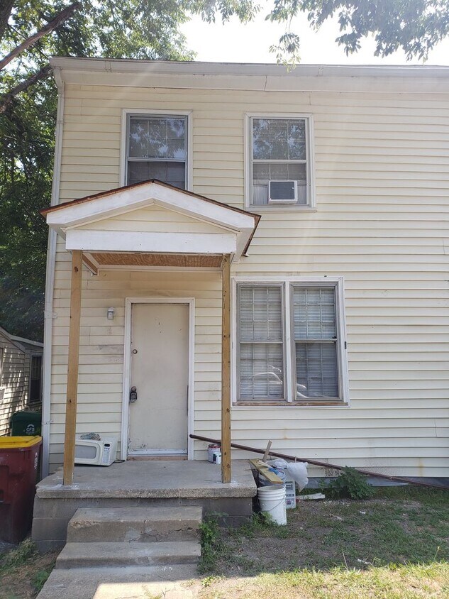 215 S Dunlop St Unit 215, Petersburg, VA 23803 Room for Rent in