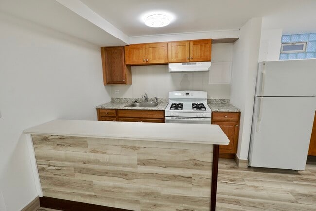 Building Photo - 6707 S Artesian Ave