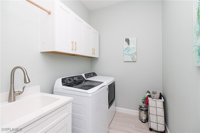 Foto del edificio - 3123 Heather Glen Ct