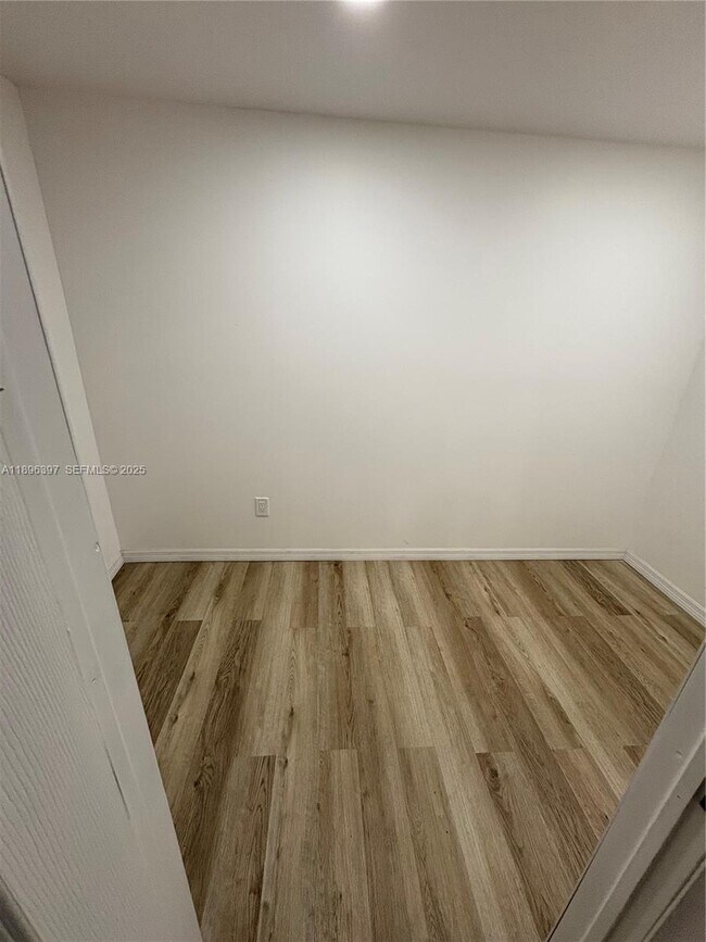 Foto del edificio - 19121 NW 34th Ct