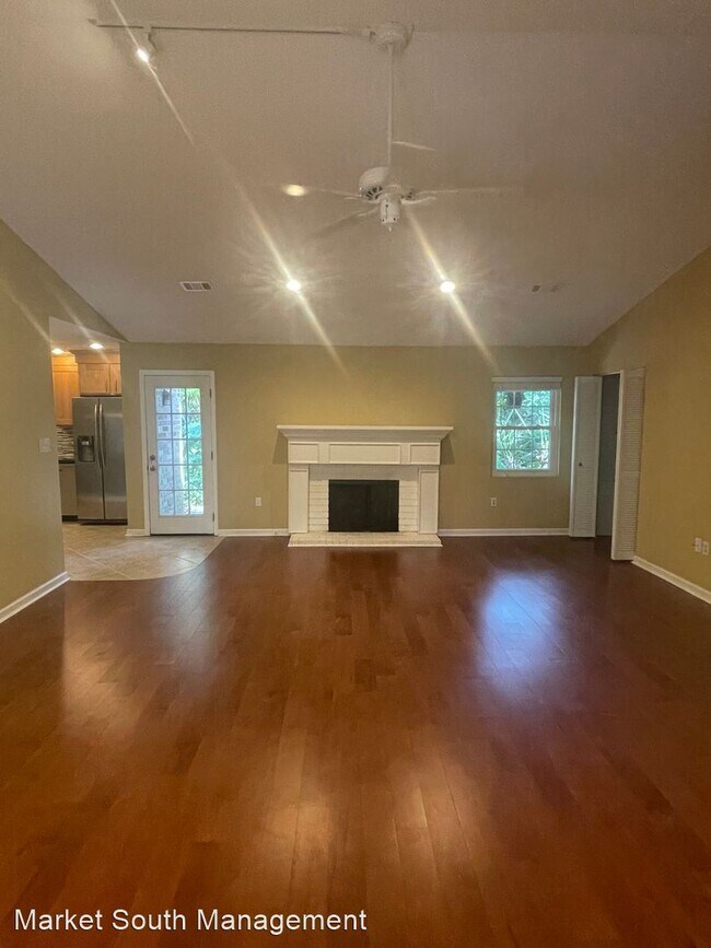 Building Photo - 4 br, 2 bath House - 5 Hanging Moss Road