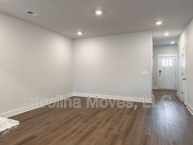 Photo - 406 Hazelcote Rd House