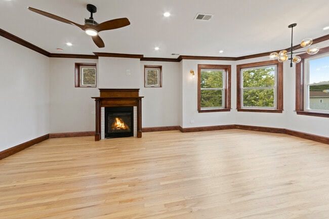 Building Photo - 4834 N Springfield Ave