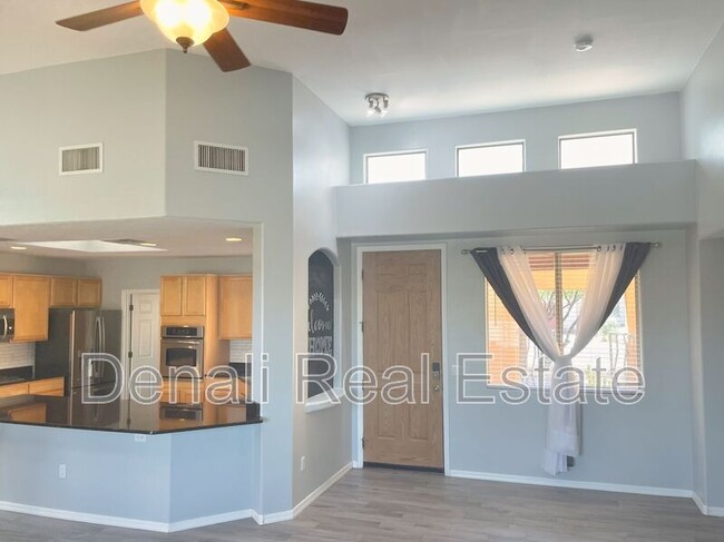 Building Photo - 8069 N Painted Feather Dr