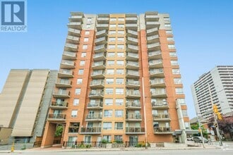 Building Photo - 429-429 Somerset St W