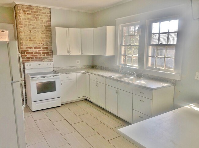 Foto del edificio - 401 Hoeppner Ln NE