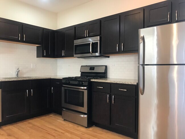 Foto del edificio - 1364 N Hamlin Ave