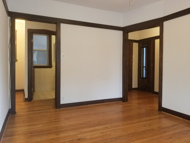 Building Photo - 2950 W Cullom Ave