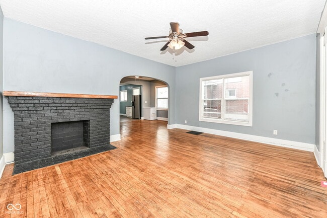 Building Photo - 3458 N Kenwood Ave