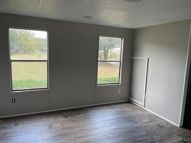 Building Photo - 176 Circle Dr