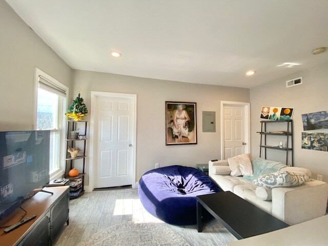 Foto del edificio - 77 Linden St