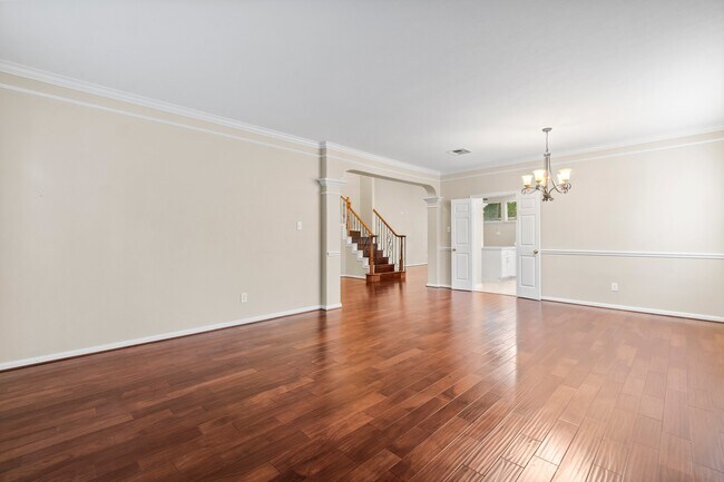 Building Photo - 83 Terraglen Dr