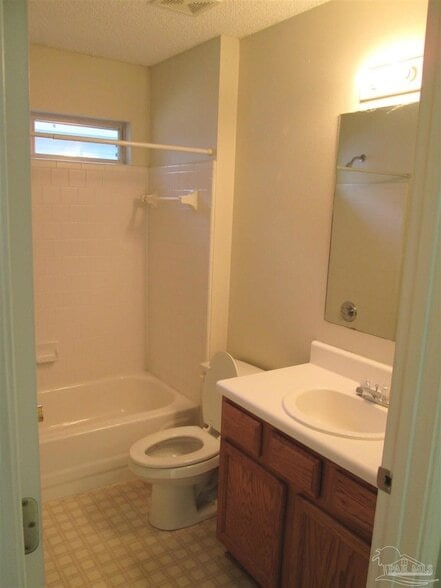 Building Photo - 4064 Glenway Dr