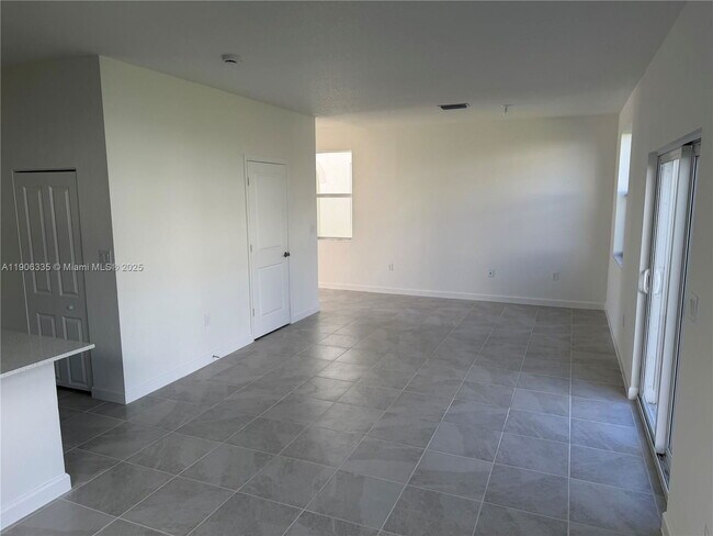 Foto del edificio - 2426 SE 26th Ln