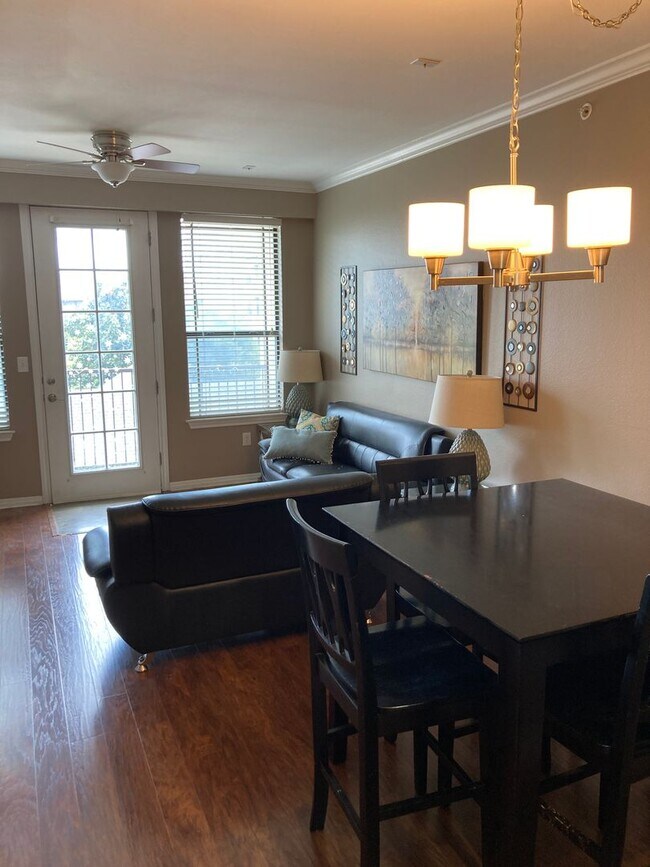 Foto del edificio - Fully Furnished 2/2 Condo in West Campus