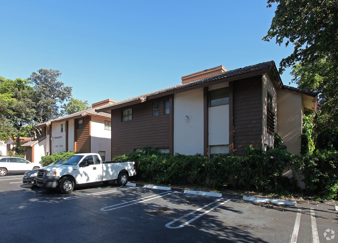 Foto del edificio - Royal Palm Townhomes