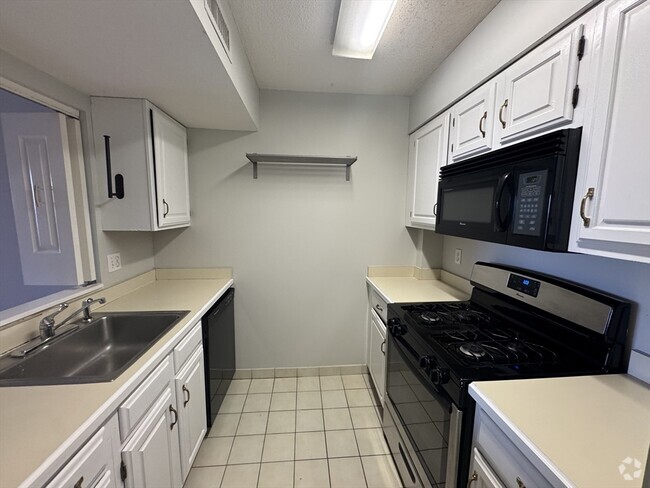 Building Photo - 152 Kelton St
