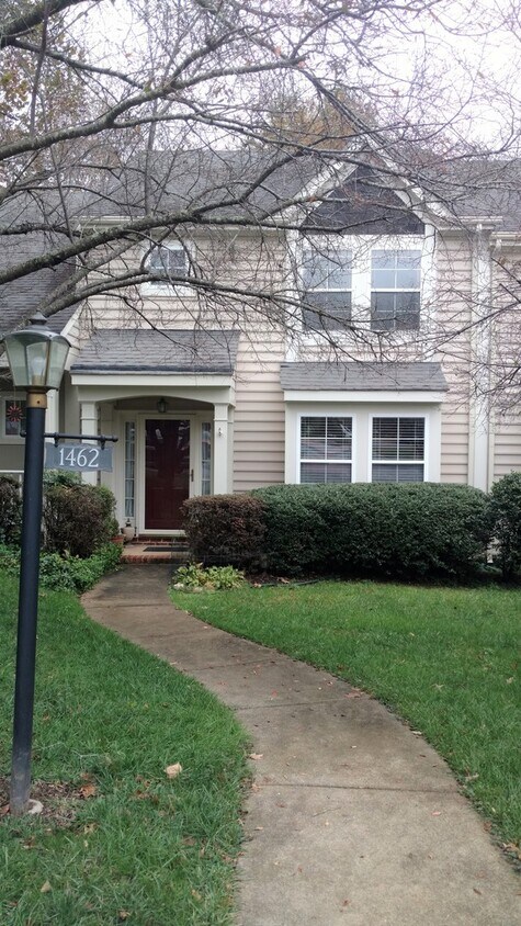 Foto principal - Lovely townhome in Forest Lakes South