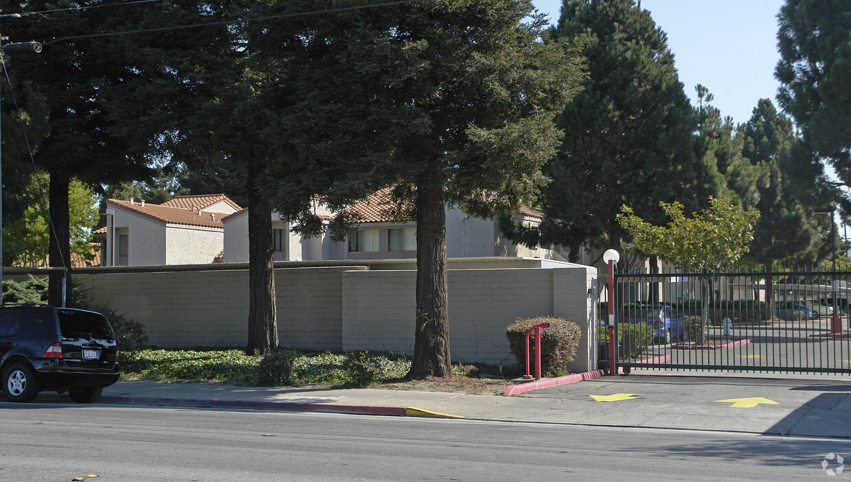 Building Photo - Rumrill Gardens Apartments