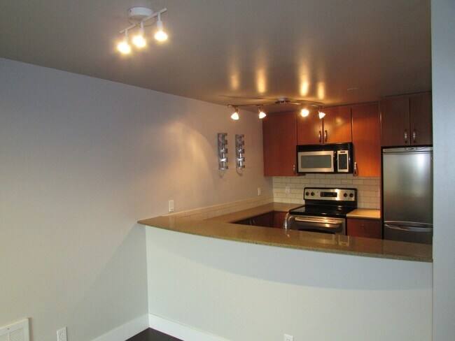 Foto del edificio - Wonderful 2/1 View Condo in Wallingford/Fr...