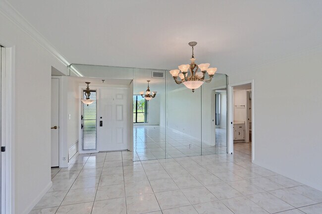 Building Photo - 5390 Woodland Lakes Dr