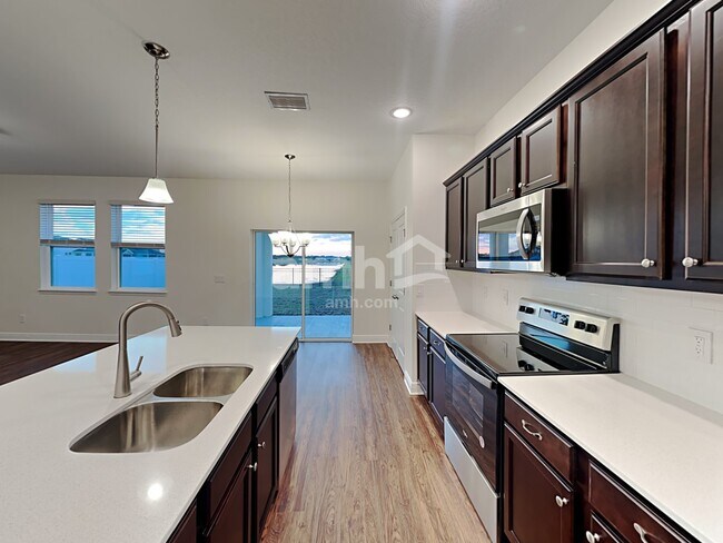 Building Photo - 1028 Sky Lakes Drive