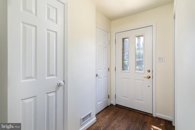 Building Photo - 3007 20th Ct S