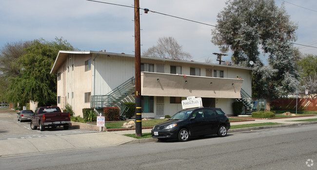 The Pomona Plaza - Berkley Apartments