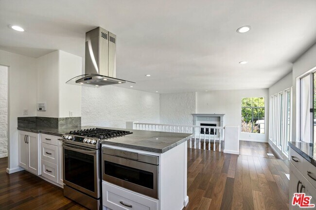 Foto del edificio - 9665 Heather Rd