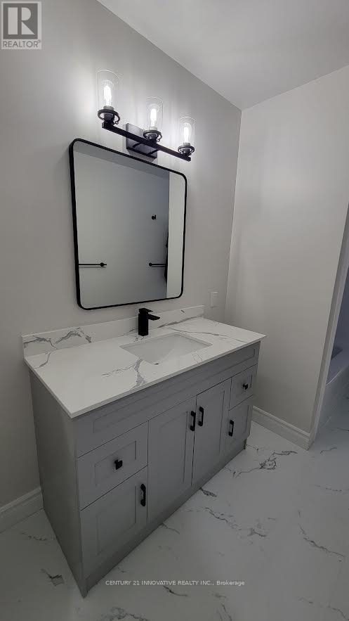 Photo du bâtiment - 83 Thickson Rd