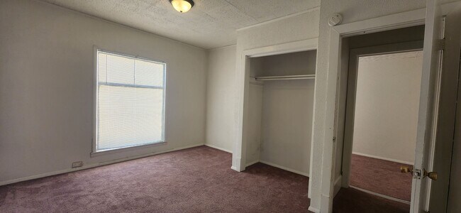 Building Photo - 520 S Warren Ave